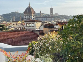 Caterina de' Medici luxury attic with terrace and parking